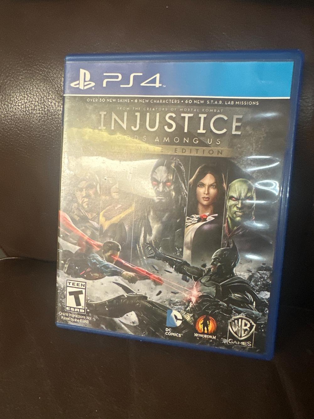Injustice: Gods Among Us Ultimate Edition (PS4)