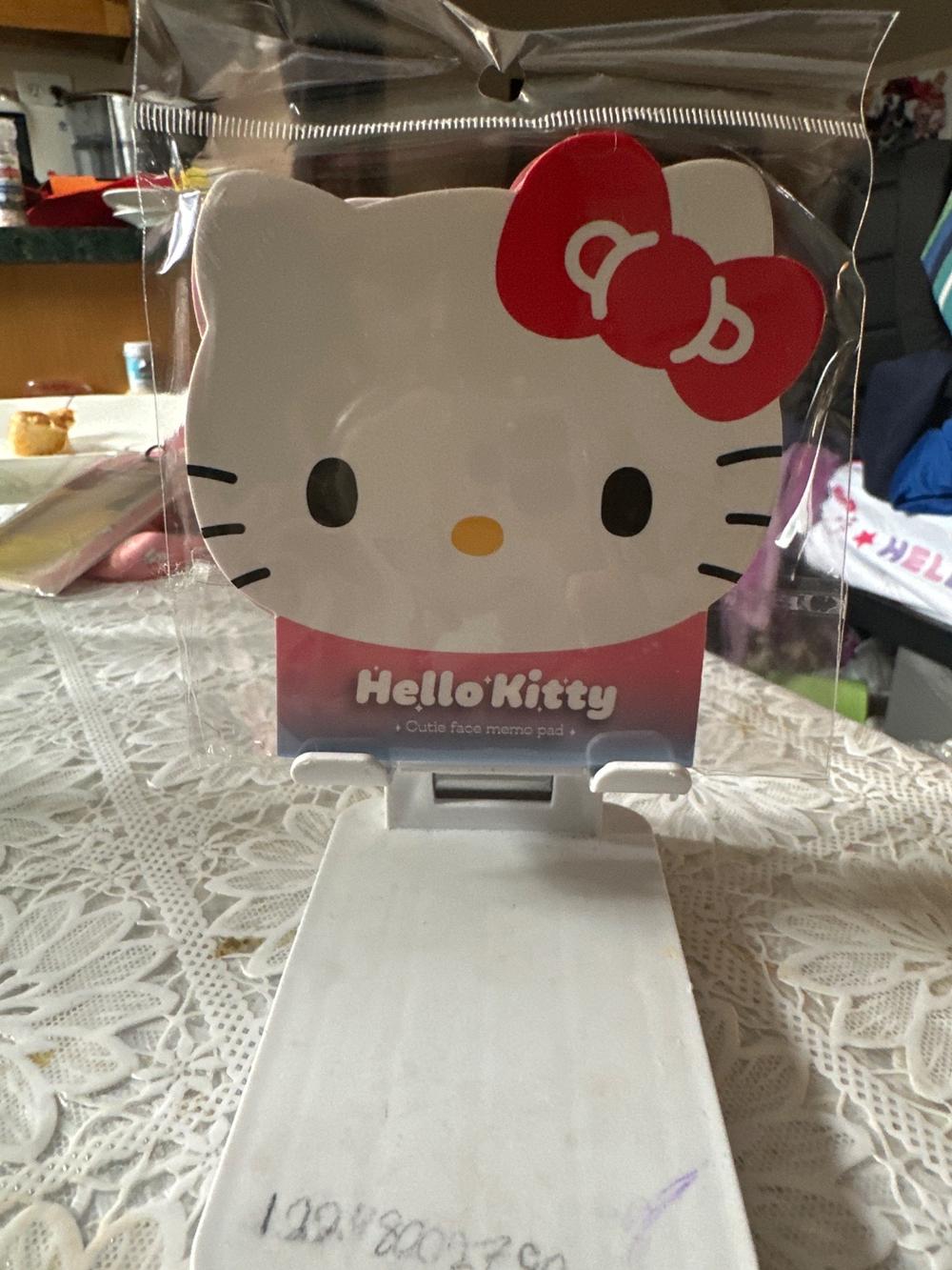 Hello Kitty Cutie Face Memo Pad