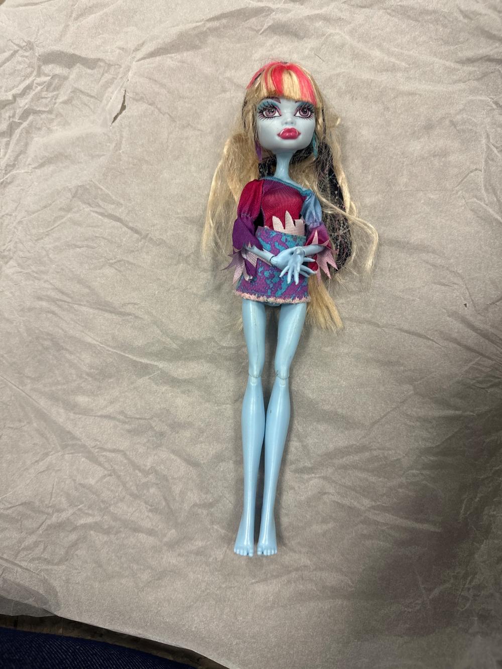 Blue-Skinned Monster High Doll with Pink-Streaked Hair