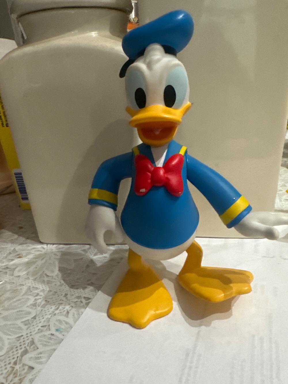 Disney Donald Duck Vinyl Figure