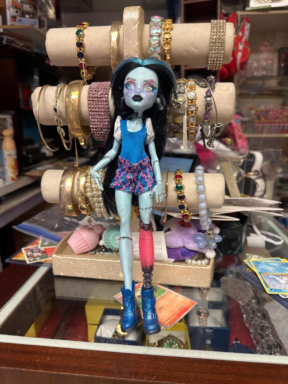 Monster High Frankie Stein Doll with Pink Prosthetic Leg (photo 1 of 4)