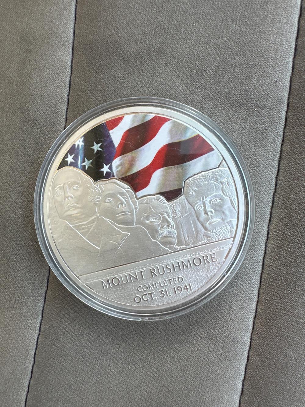 Mount Rushmore Commemorative Coin - Thomas Jefferson Design (photo 1 of 2)
