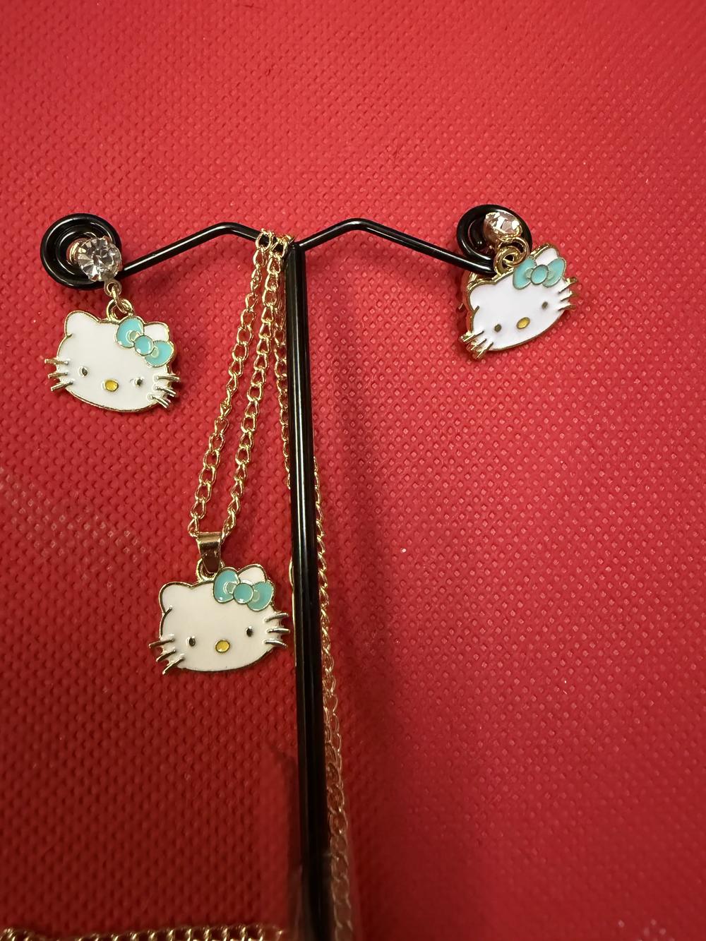 Hello Kitty Chain and Earing Set