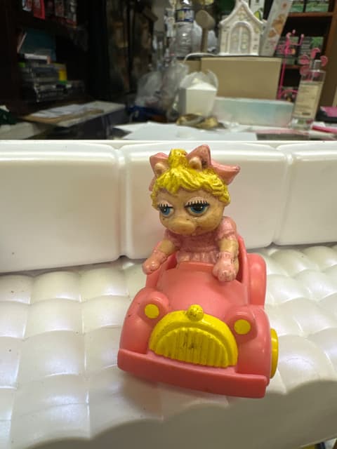 Vintage Miss Piggy In Pink Car Toy