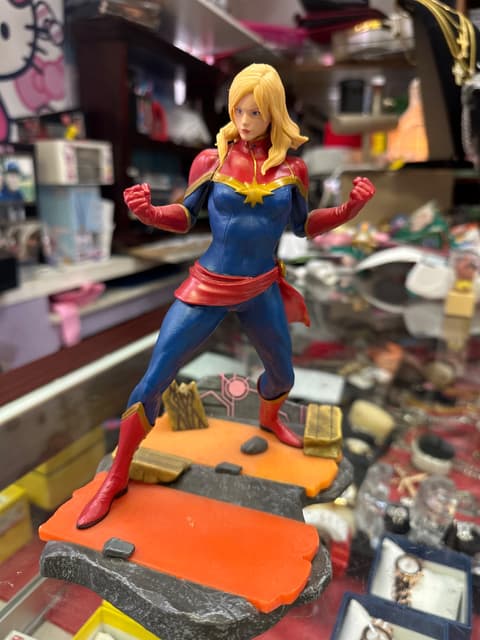 Captain Marvel Action Statue Figure