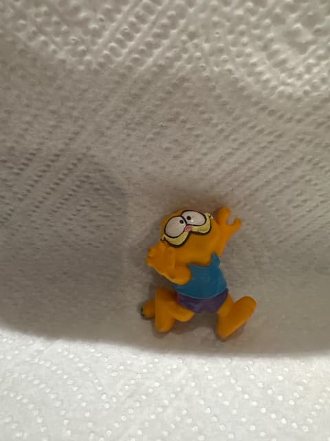 Small Garfield Running Figure