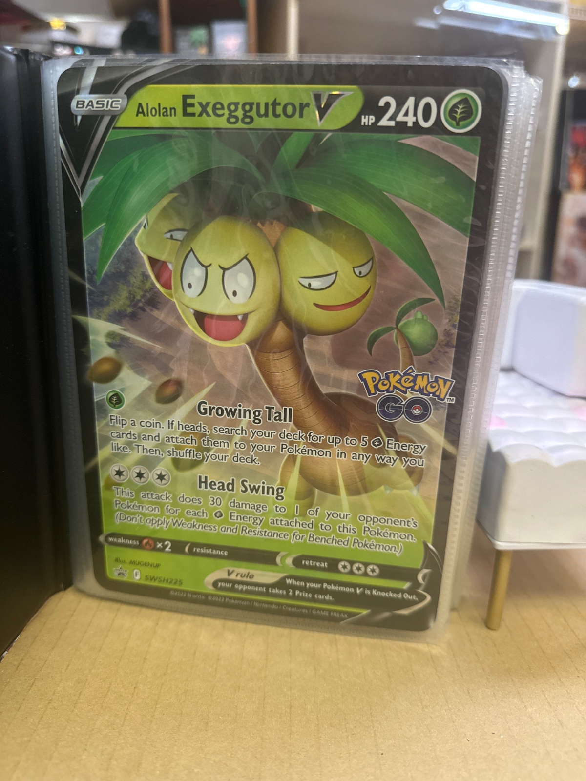 Alolan Exeggutor V Pokemon Card (Pokemon Go SWSH225)