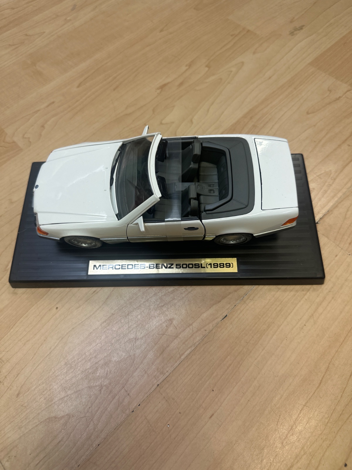 Mercedes-Benz 500SL 1989 Diecast Model on Display Base