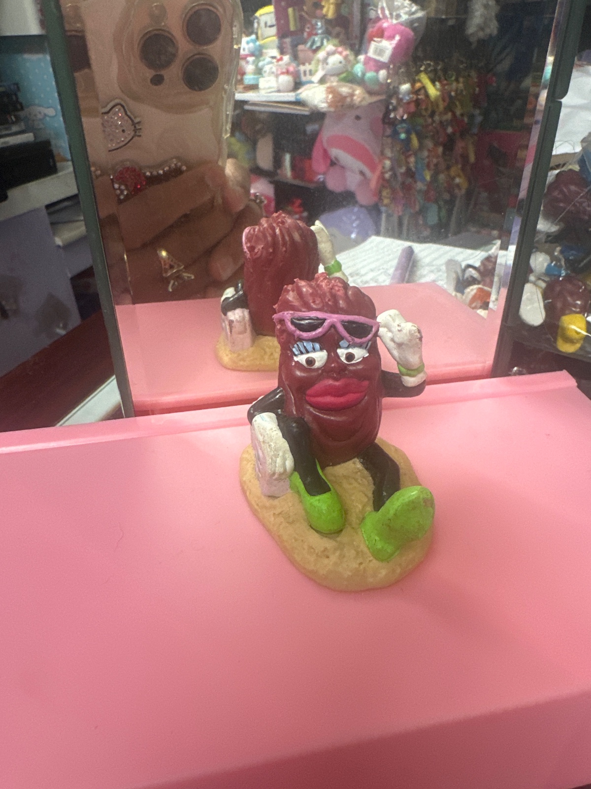 California Raisin Figurine with Sunglasses