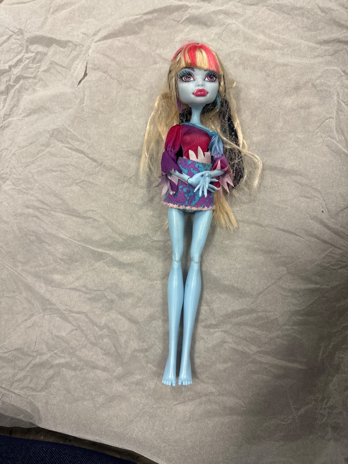Blue-Skinned Monster High Doll with Pink-Streaked Hair