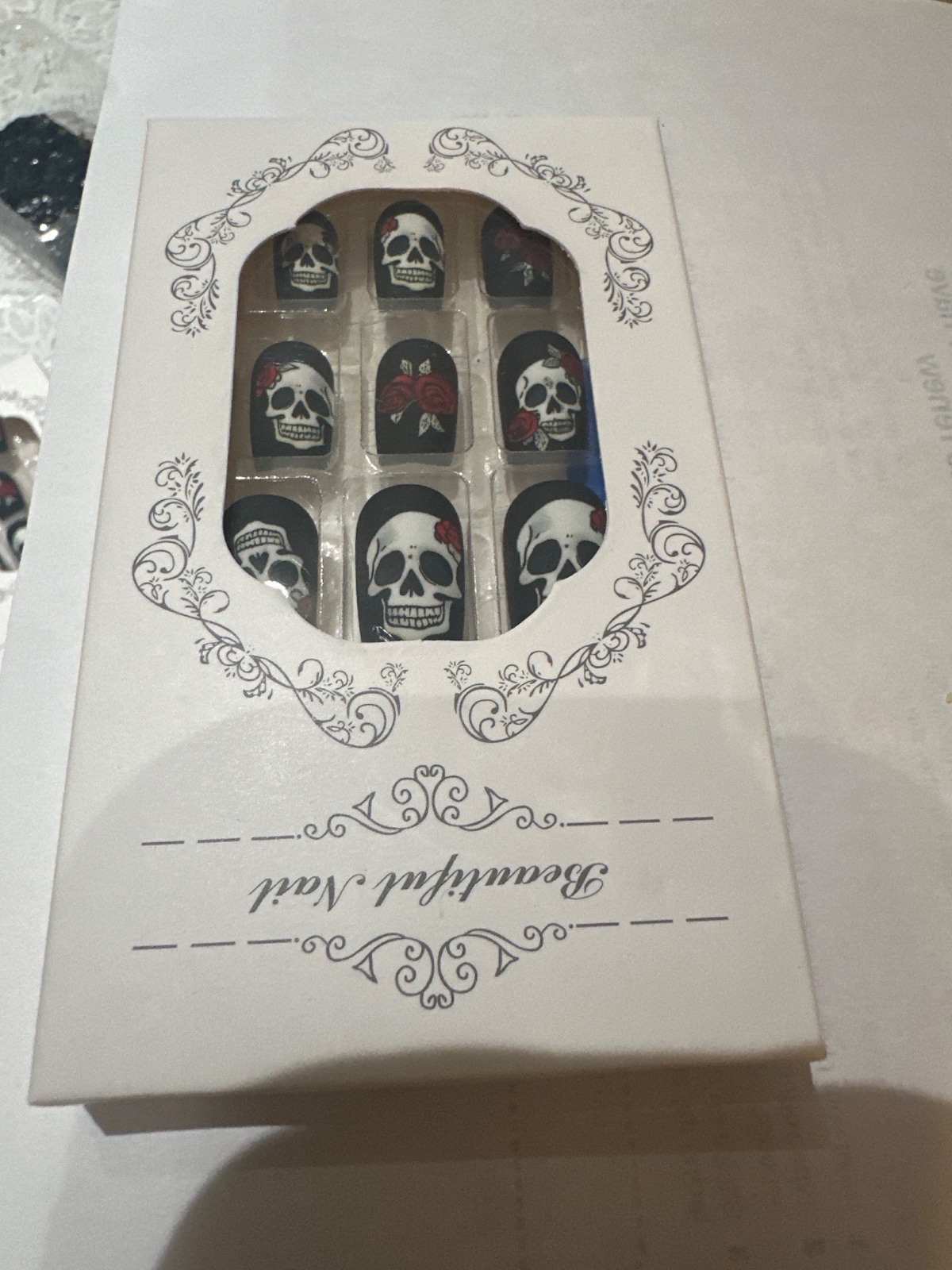 Skull & Rose Press-On Nail Set