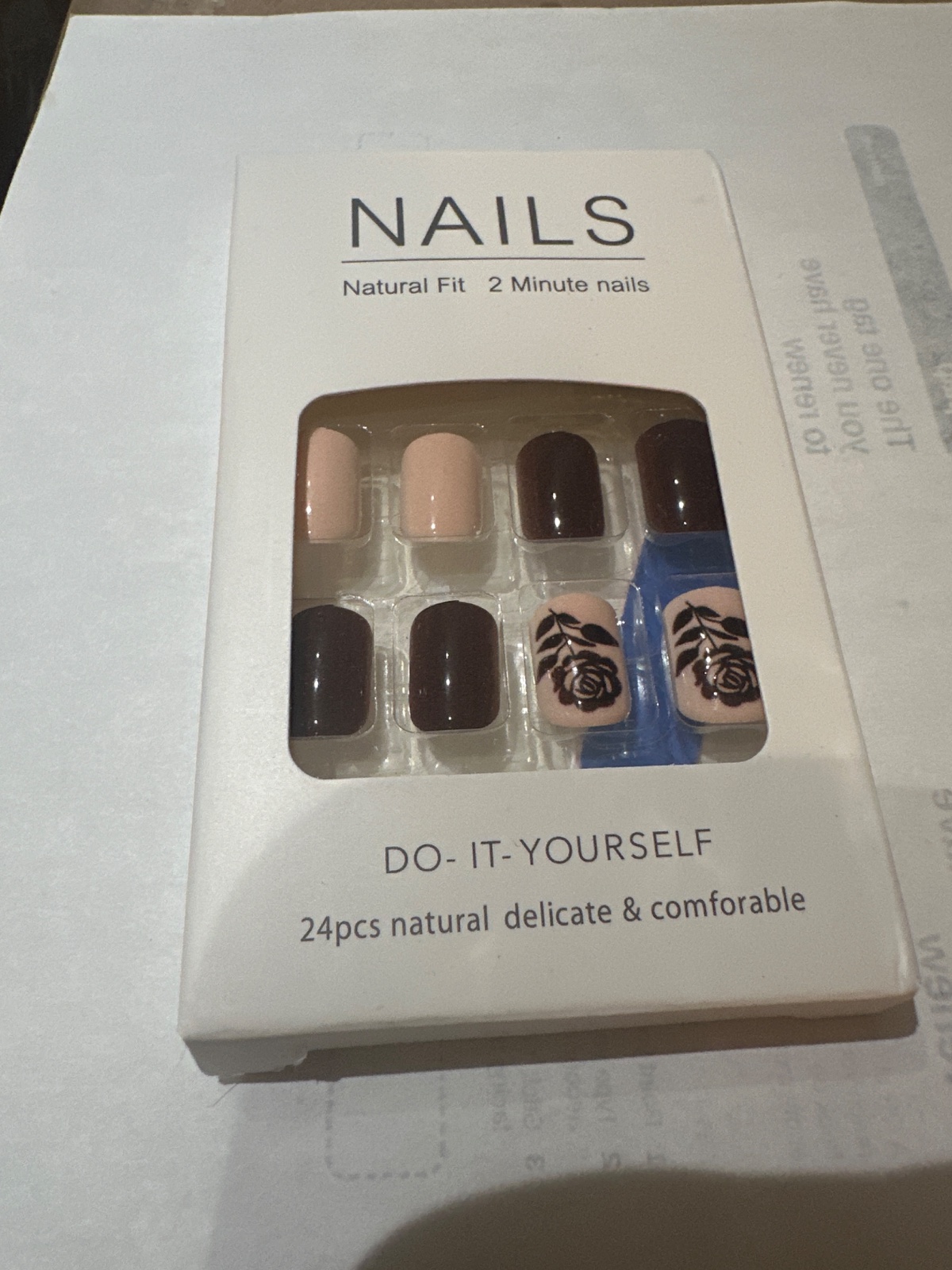 Press-On Nails Set with Rose Detail, 24 pcs